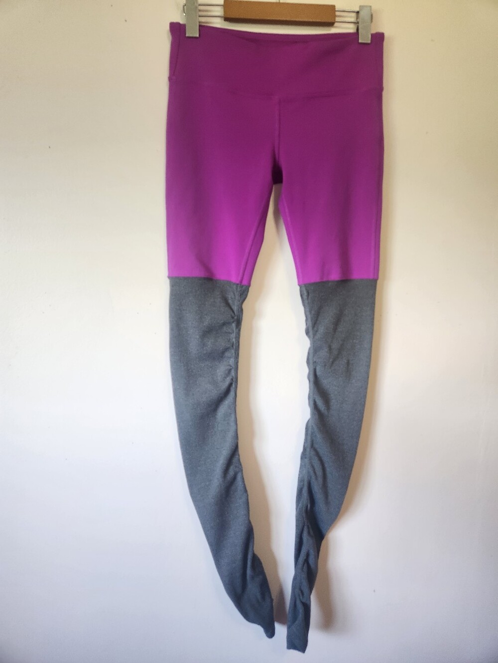 Alo Yoga Goddess Leggings Purple Grey Colorblock Ribbed Scrunch Balletcore Y2K S